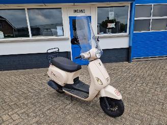krockskadad bil bromfiets BTC  RIVA 25KM , A klasse blauw kenteken 2017/9