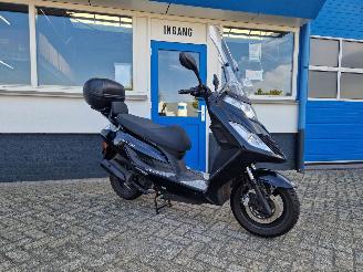 krockskadad bil bromfiets Kymco  NEW DINK 4 STROKE 45KM 2017/10