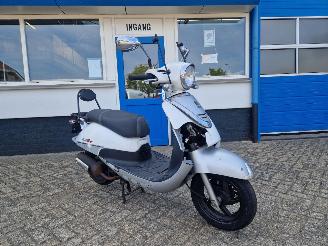 dañado ciclomotor Sym  ALLO GT 2015/5