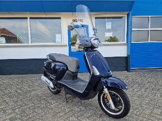 krockskadad bil bromfiets Kymco  NEW LIKE 4T INJECTIE 2019/12