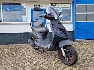 Piaggio  ZIP 45KM I-GET e5 picture 2