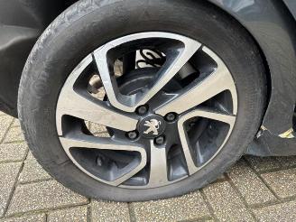 Peugeot 108 108, Hatchback, 2014 1.2 VTi 12V picture 17