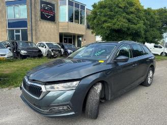 Vrakbiler auto Skoda Octavia Octavia Combi (NXAC), Combi 5-drs, 2019 1.0 TSI 12V 2021/4