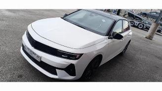 Vrakbiler auto Opel Astra Astra L (F3/FB/FM/FP), Hatchback 5-drs, 2021 Electric 54/58 kWh 2025