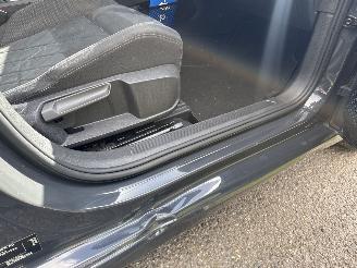 Volkswagen Golf 1.5 eTSI R-Line Business picture 25