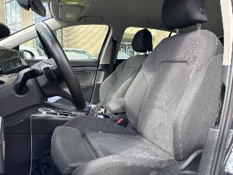 Volkswagen Golf 1.5 eTSI R-Line Business picture 19