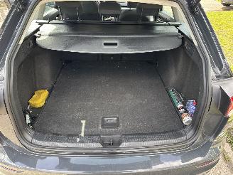 Volkswagen Golf 1.5 eTSI R-Line Business picture 20