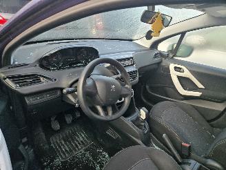Peugeot 208  picture 2