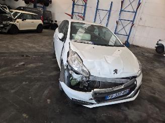 Peugeot 208  picture 3