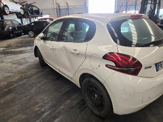 Peugeot 208  picture 4