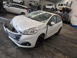 Vaurioauto  passenger cars Peugeot 208  2019/1