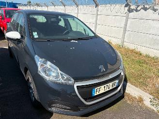 krockskadad bil auto Peugeot 208  2019/4