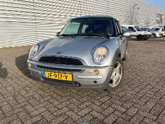 Avarii autoturisme Mini One 1.6 16V One Hatchback  Benzine 1.598cc 66kW (90pk) FWD 2004/2