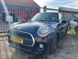 Coche accidentado Mini One 1.2 12V One Hatchback 4Dr Benzine 1.198cc 75kW (102pk) FWD 2014-05/2017-10 (XS11; XS12) B38A12A 2015/11