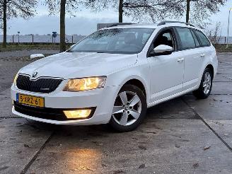 krockskadad bil auto Skoda Octavia 1.6 TDI Greenline 16V Combi/o 4Dr Diesel 1.598cc 81kW (110pk) FWD 2013-05/2020-07  CRKB 2014/10