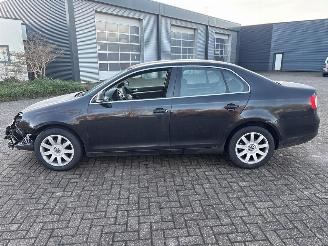 Volkswagen Jetta 1.6 FSI 16V Sedan 4Dr Benzine 1.598cc 85kW (116pk) FWD 2005-09/2008-06 (1K2) BLF; EURO4 picture 4