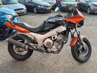 krockskadad bil motor Yamaha  Yamaha tour 1997/11