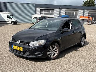 uszkodzony samochody osobowe Volkswagen Golf 1.2 TSI 16V Hatchback  Benzine 1.197cc 63kW (86pk) FWD 2012-08/2017-03  CJZB 2013/4