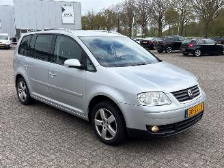 krockskadad bil auto Volkswagen Touran 2.0 FSI 16V MPV  Benzine 1.984cc 110kW (150pk) FWD 2004-05/2005-11 (1T1) BLX 2006/5