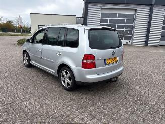 Volkswagen Touran 2.0 FSI 16V MPV  Benzine 1.984cc 110kW (150pk) FWD 2004-05/2005-11 (1T1) BLX picture 5