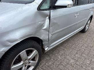 Volkswagen Touran 2.0 FSI 16V MPV  Benzine 1.984cc 110kW (150pk) FWD 2004-05/2005-11 (1T1) BLX picture 13