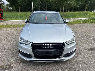 skadebil auto Audi A3 1.4 TFSI ACT 16V Hatchback 4Dr Benzine 1.395cc 103kW (140pk) FWD 2013-03/2014-04 (8VA; 8VF) CPTA 2014/3