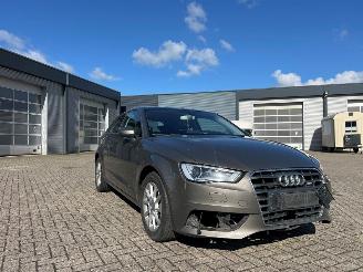 Vaurioauto  passenger cars Audi A3 1.4 TFSI 16V Hatchback 2Dr Benzine 1.395cc 90kW (122pk) FWD 2012-04/2014-05 (8V1; 8VK) CMBA 2013/5