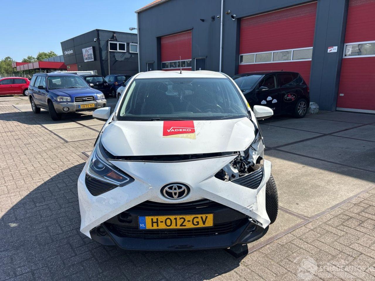 Toyota Aygo 1.0 12V VVT-i Hatchback  Benzine 998cc 53kW (72pk) FWD 2018-03 (KGB40) 1KRFE