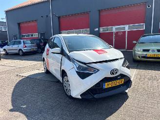 Toyota Aygo 1.0 12V VVT-i Hatchback  Benzine 998cc 53kW (72pk) FWD 2018-03 (KGB40) 1KRFE picture 3