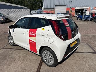 Toyota Aygo 1.0 12V VVT-i Hatchback  Benzine 998cc 53kW (72pk) FWD 2018-03 (KGB40) 1KRFE picture 12