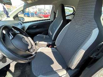 Toyota Aygo 1.0 12V VVT-i Hatchback  Benzine 998cc 53kW (72pk) FWD 2018-03 (KGB40) 1KRFE picture 20