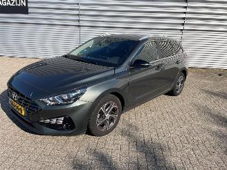 krockskadad bil auto Hyundai I-30 1.0 T-GDI 12V Combi/o  Benzine 998cc 88kW (120pk) FWD 2023/4