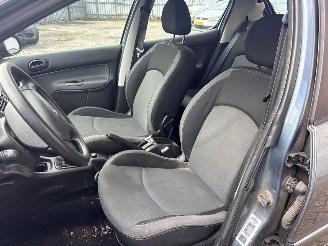 Peugeot 206 1.4 XR,XS,XT,Gentry Hatchback  Benzine 1.360cc 55kW (75pk) FWD 2005-04/2012-12 (2CKFW; 2AKFW) TU3A; KFW picture 10