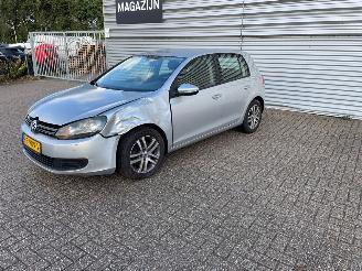 krockskadad bil auto Volkswagen Golf 1.4 TSI 122 16V Hatchback  Benzine 1.390cc 90kW (122pk) FWD 2010/2