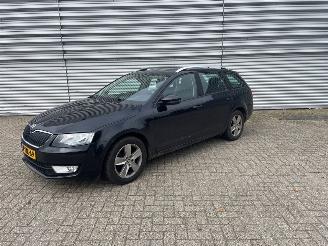 krockskadad bil auto Skoda Octavia 1.6 TDI Greenline 16V Combi/o 4Dr Diesel 1.598cc 81kW (110pk) FWD 2013-05/2020-07  CRKB 2014/6