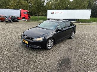 Voiture accidenté Volkswagen Jetta 1.2 TSI Sedan 4Dr Benzine 1.197cc 77kW (105pk) FWD 2010-10/2017-12  CBZB 2011/7