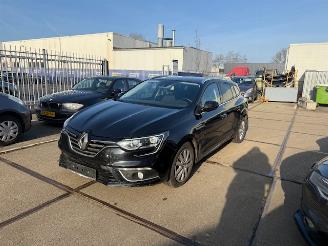 Auto incidentate Renault Mégane IV GrandTour GT-LINE Bose Edition Automaat 2017/3