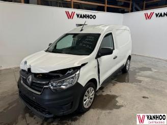 krockskadad bil auto Renault Express  2021/12