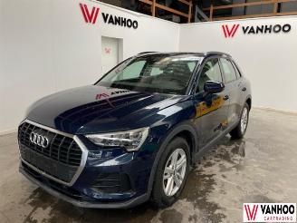 Vaurioauto  passenger cars Audi Q3  2019/4