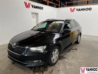 Vaurioauto  passenger cars Skoda Superb  2019/1