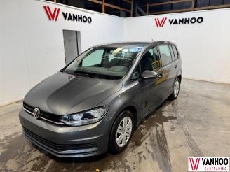 krockskadad bil auto Volkswagen Touran  2020/5