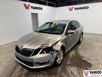 uszkodzony samochody osobowe Skoda Octavia  2017/10