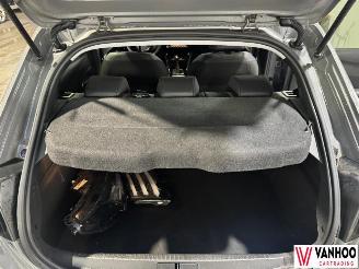 Peugeot 208  picture 13