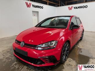 krockskadad bil auto Volkswagen Golf  2017/1