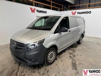 uszkodzony samochody osobowe Mercedes Vito  2022/3