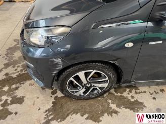 Peugeot 108  picture 2