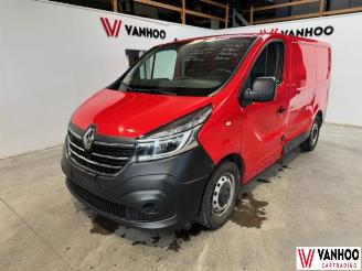 krockskadad bil auto Renault Trafic  2021/2
