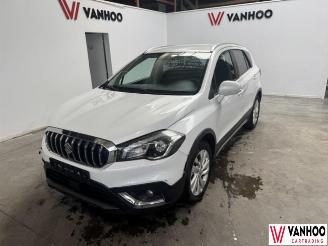 Vaurioauto  passenger cars Suzuki SX4 S-CROSS 2019/6