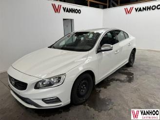 Vaurioauto  passenger cars Volvo S-60  2014/9