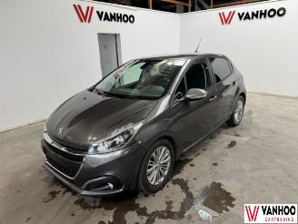 Damaged car Peugeot 208  2019/6